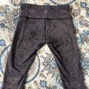 Black and white printed lululemon leggings